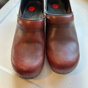 Dansko Reddish Brown Leather Clogs Sz 38 US women’s 7.5-8